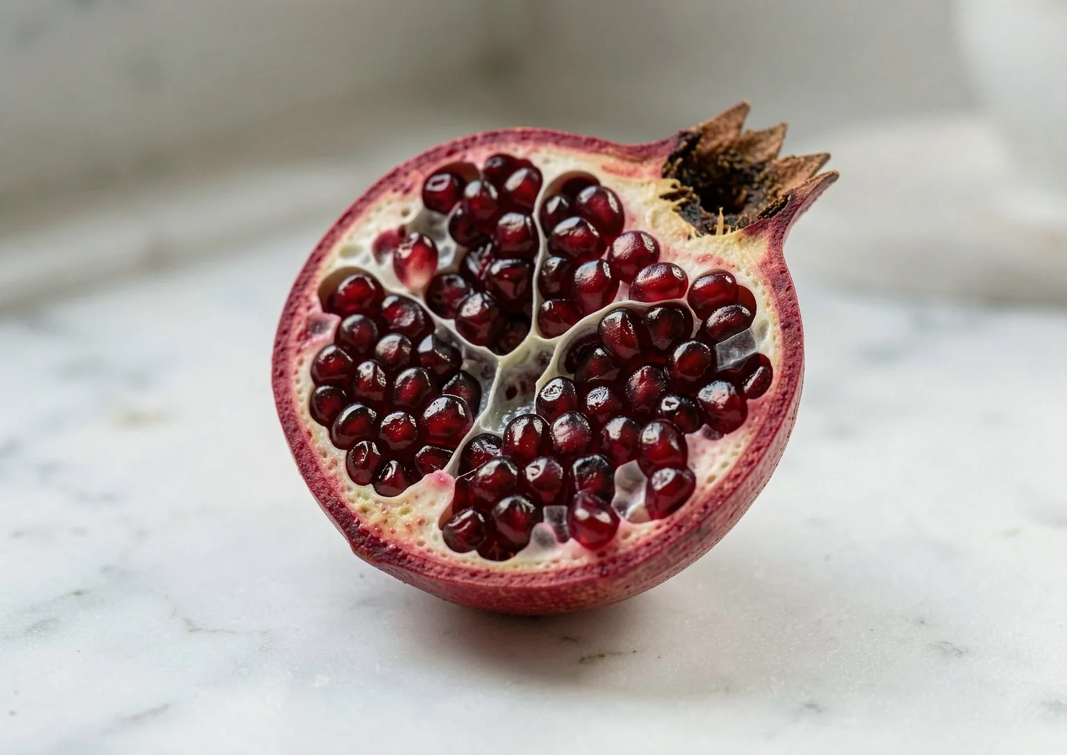 Echilibru Nutritional - Pomegranate on marble